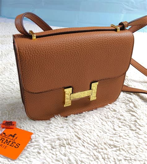 tas selempang wanita hermes|bag dari Hermes.